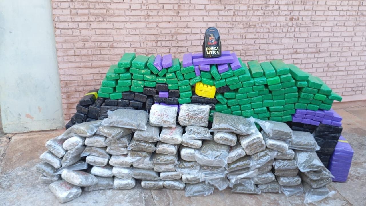 Motorista é interceptado com 400kg de drogas dentro de carro em Teodoro Sampaio
