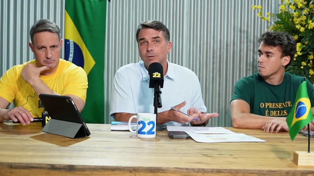 Flávio Bolsonaro critica precisão de pesquisa Datafolha após resultado indicar empate técnico com Lula