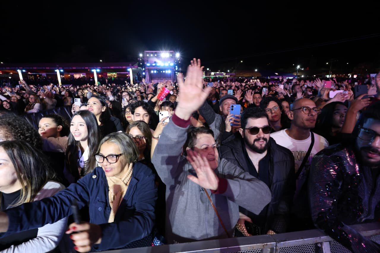 Van jong tot oud, João Gomes verovert publiek van alle leeftijden op het Bahia Winter Festival 2025 — Foto: Laécio Lacerda