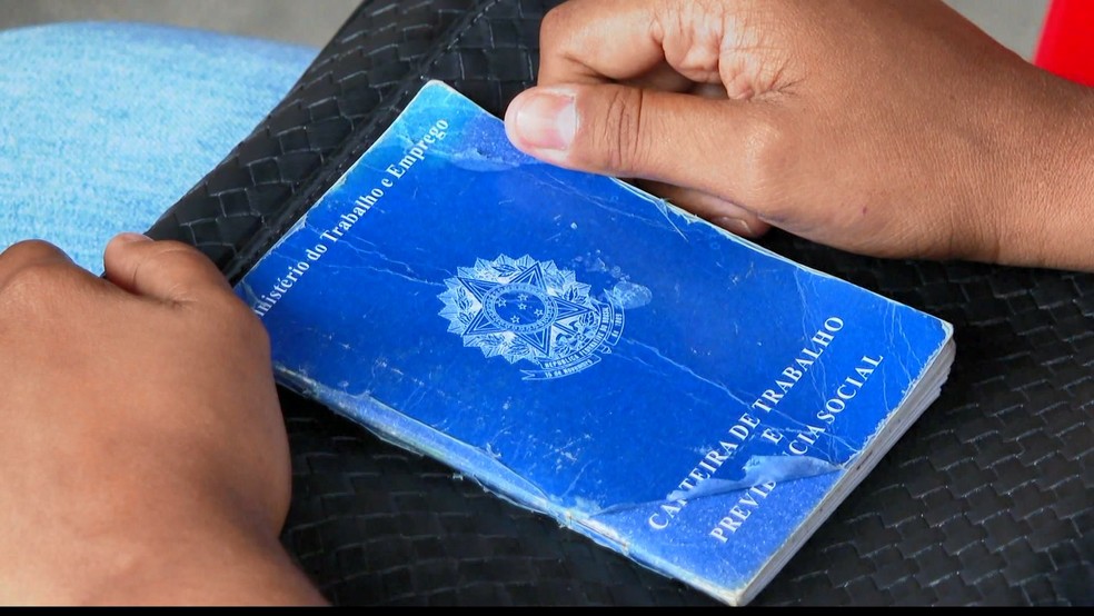 Emprego, carteira de trabalho, Espírito Santo, vagas de trabalho — Foto: Reprodução/ TV Gazeta