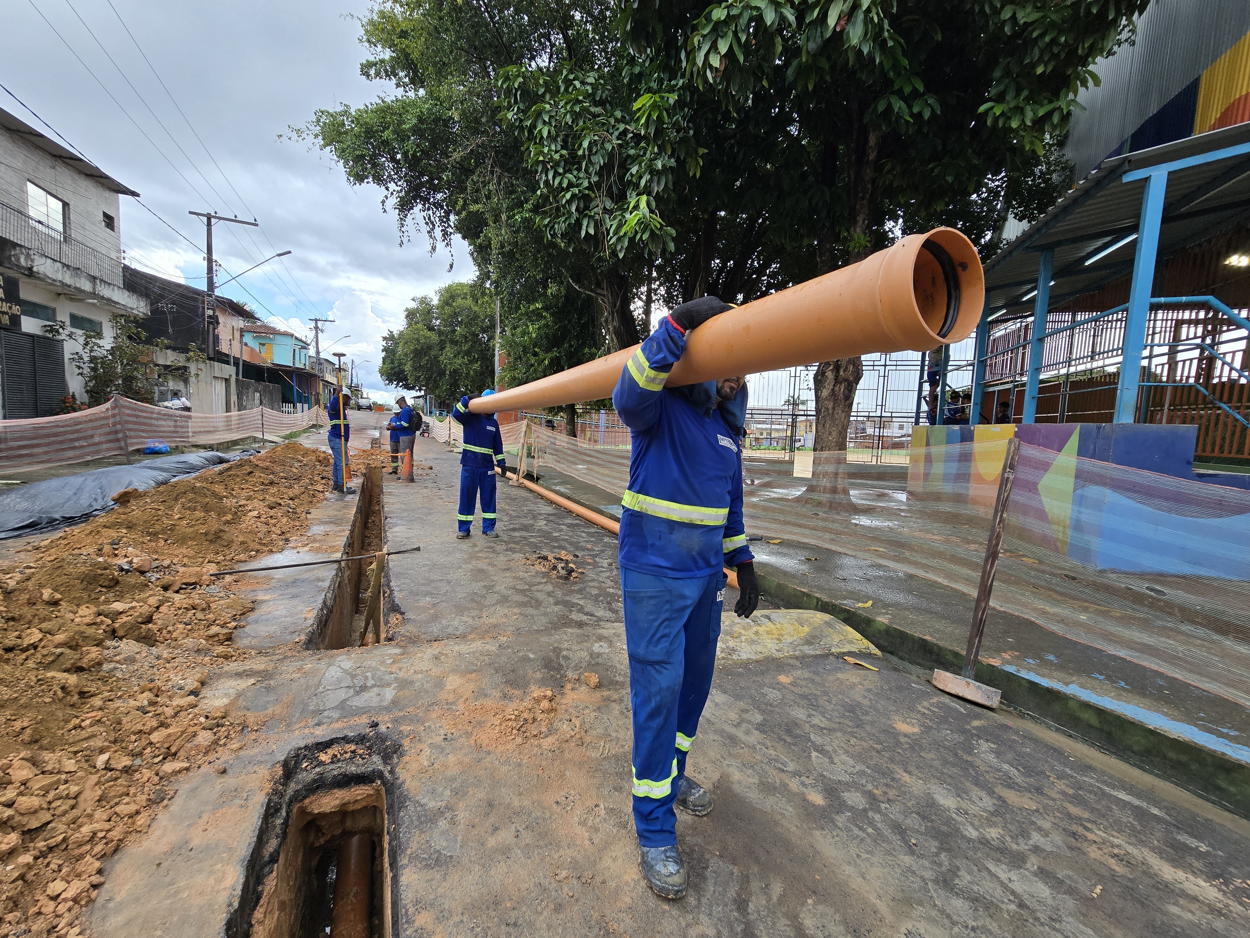 Manaus amplia rede de esgoto em 10 bairros