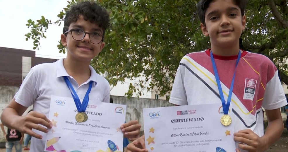 Alunos de escola quilombola da PB constroem foguetes com garrafa pet que voam at&eacute; 117 metros &mdash; Foto: Reprodu&ccedil;&atilde;o/TV Cabo Branco