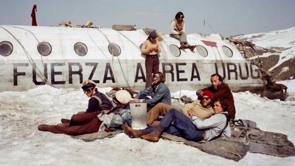 Dirigido por Juan Antonio Bayona, 'A Sociedade da Neve' conta em língua espanhola a história do desastre aéreo nos Andes — Foto: Reprodução/Netflix