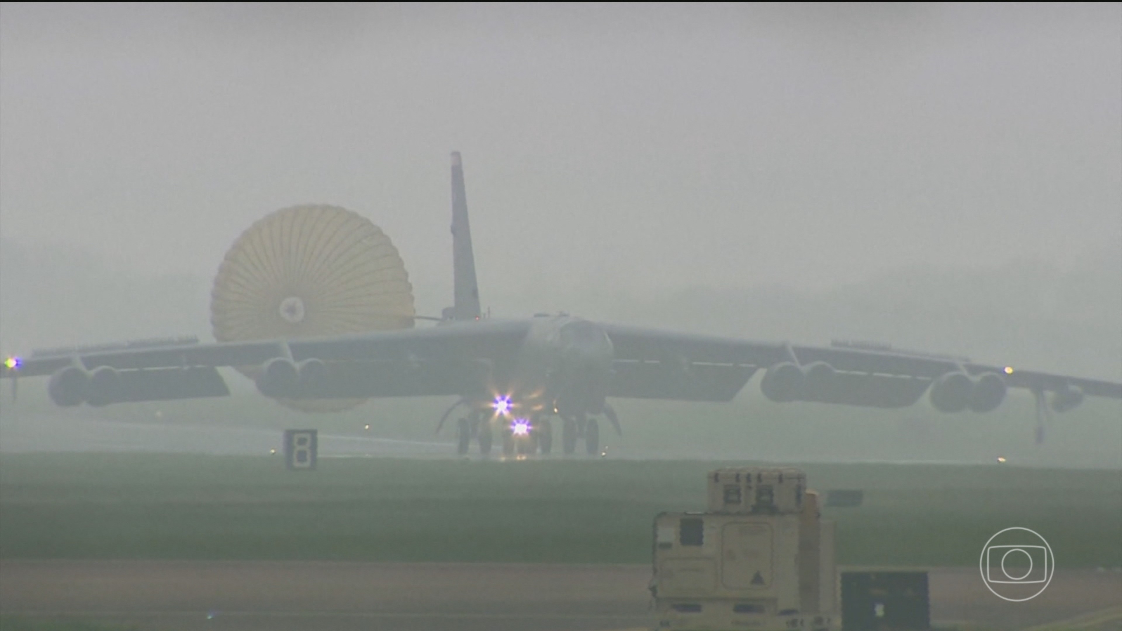 Pela primeira vez na guerra, EUA sobrevoam Irã com bombardeiros B-52; ação sugere enfraquecimento nas defesas de Teerã
