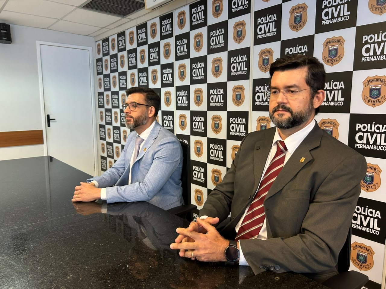Dupla é presa por aplicar golpes com falsas entrevistas de emprego e roubar mais de R$ 500 mil no Recife