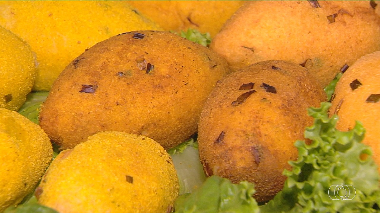 Bolinho de mandioca recheado: Jornal do Campo ensina receita tradicional e saborosa