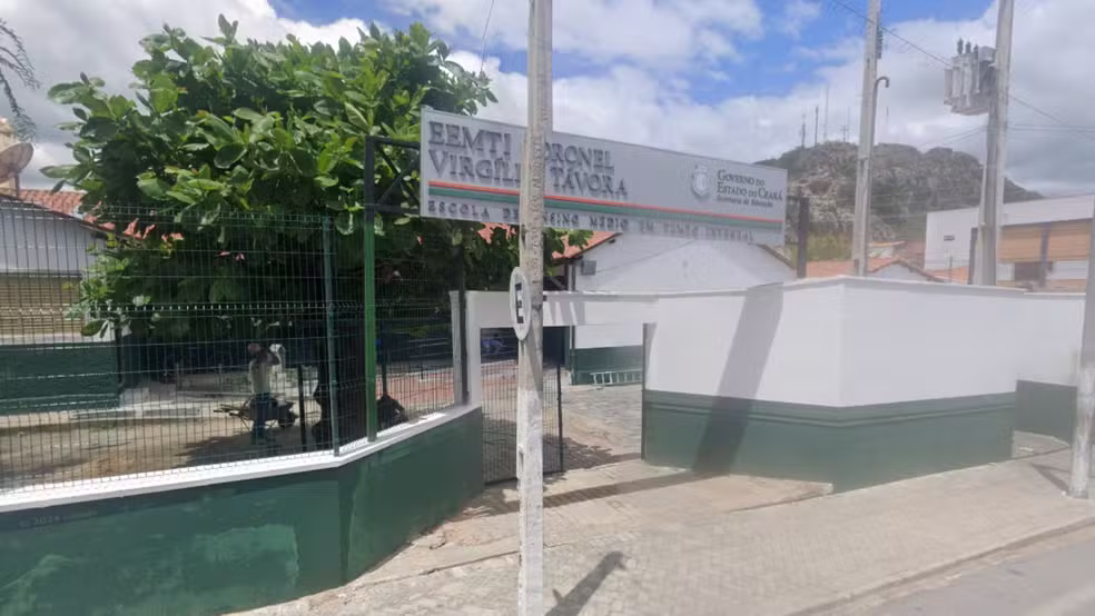 Aulas são suspensas após aluno atacar outro em escola pública de Quixadá, no Ceará. — Foto: Google Maps/Street View