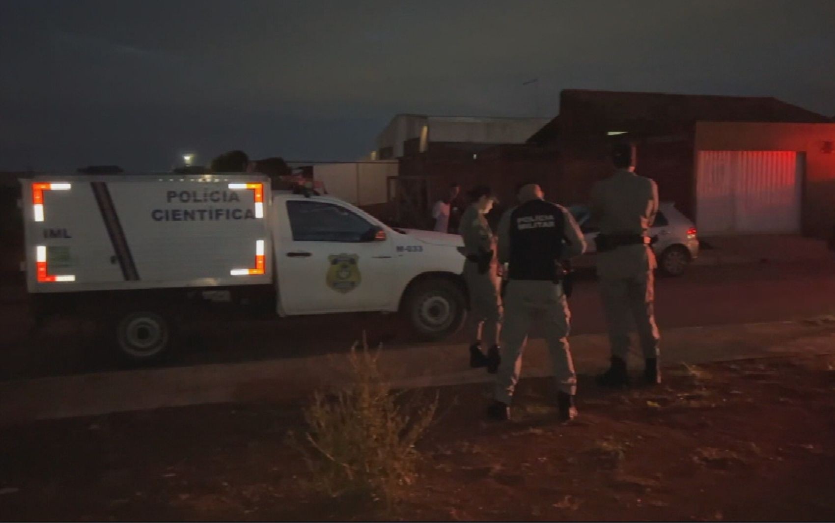 Homem mata a esposa, o neto de 13 anos e comete suicídio em Águas Lindas, diz delegada 