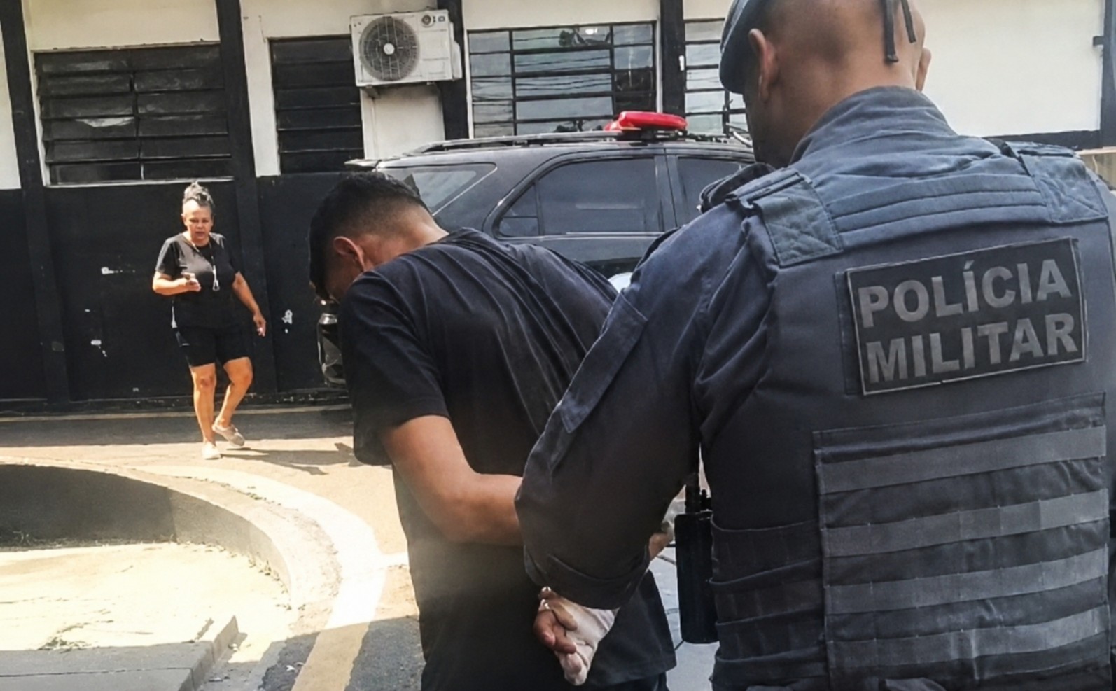 Homem é preso suspeito de esfaquear atual namorado da ex-mulher em Itaquaquecetuba