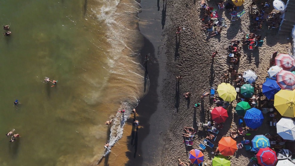O mistério da famosa areia preta do ES que atraiu até Garrincha em 63 — Foto: Reprodução/TV Globo