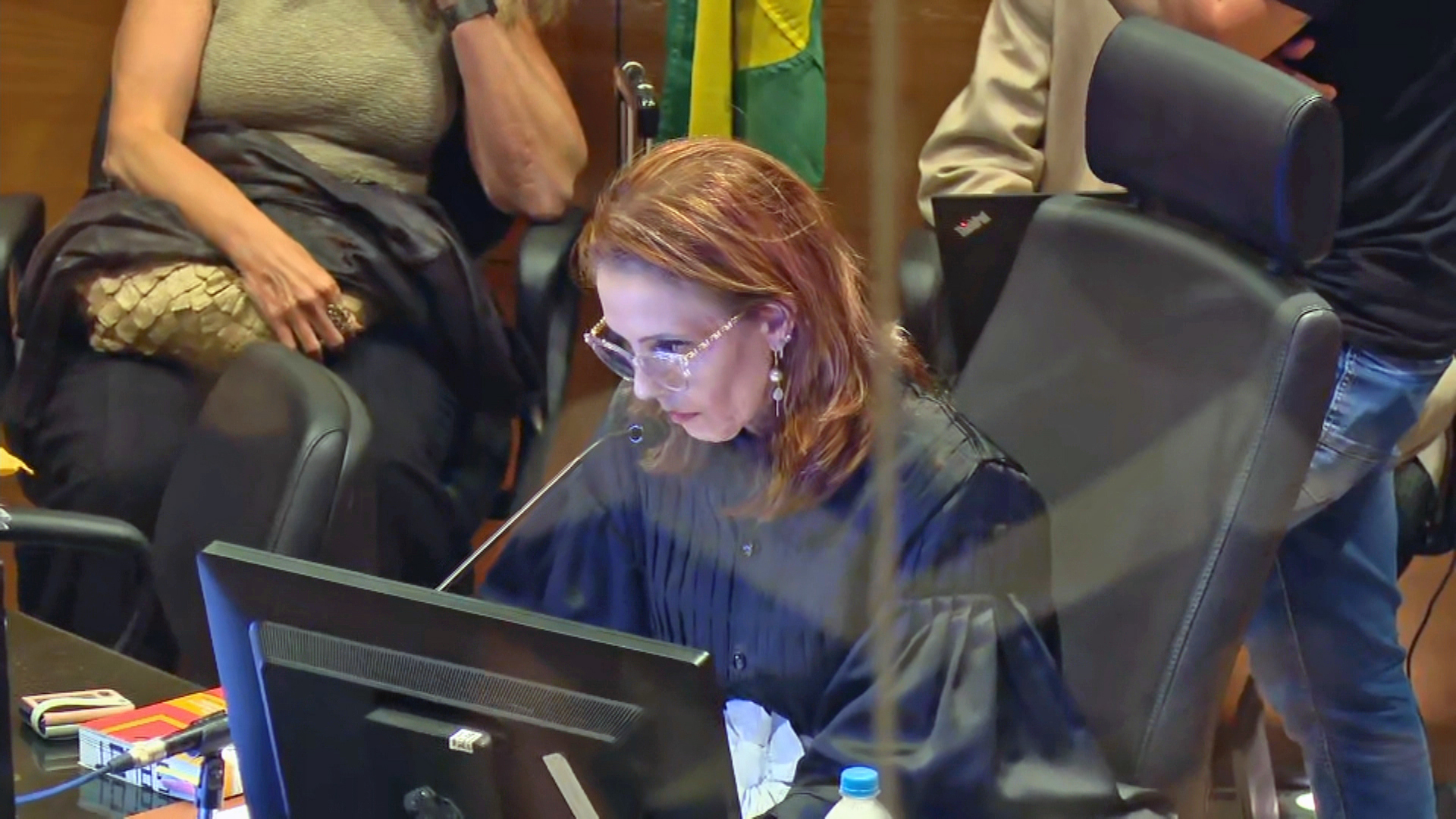 Caso Henry Borel: defesa de Jairinho abandona plenário, e julgamento é adiado para maio; Monique é solta