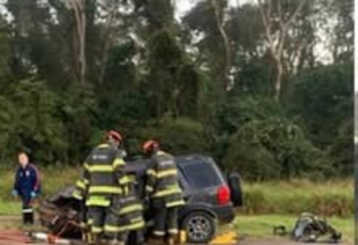 Motorista morre após colisão frontal contra carreta na Rodovia SP-225 em Pirassununga