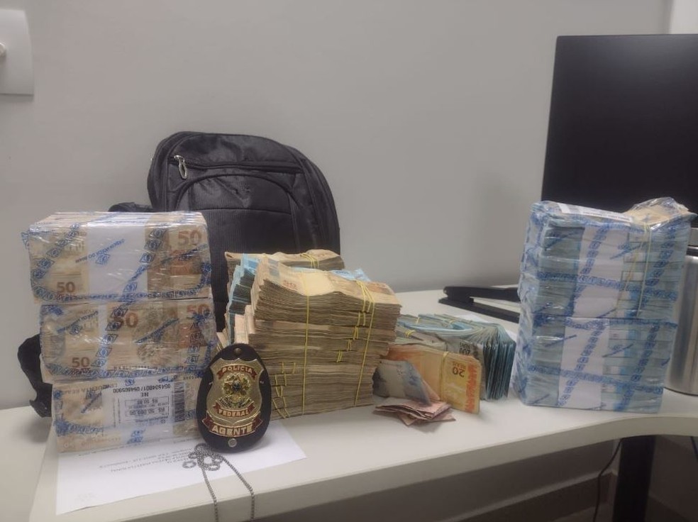 Apreesão mais de R$ 1 milhão em espécie em ações distintas no Centro e Papicu. — Foto: Polícia Federal