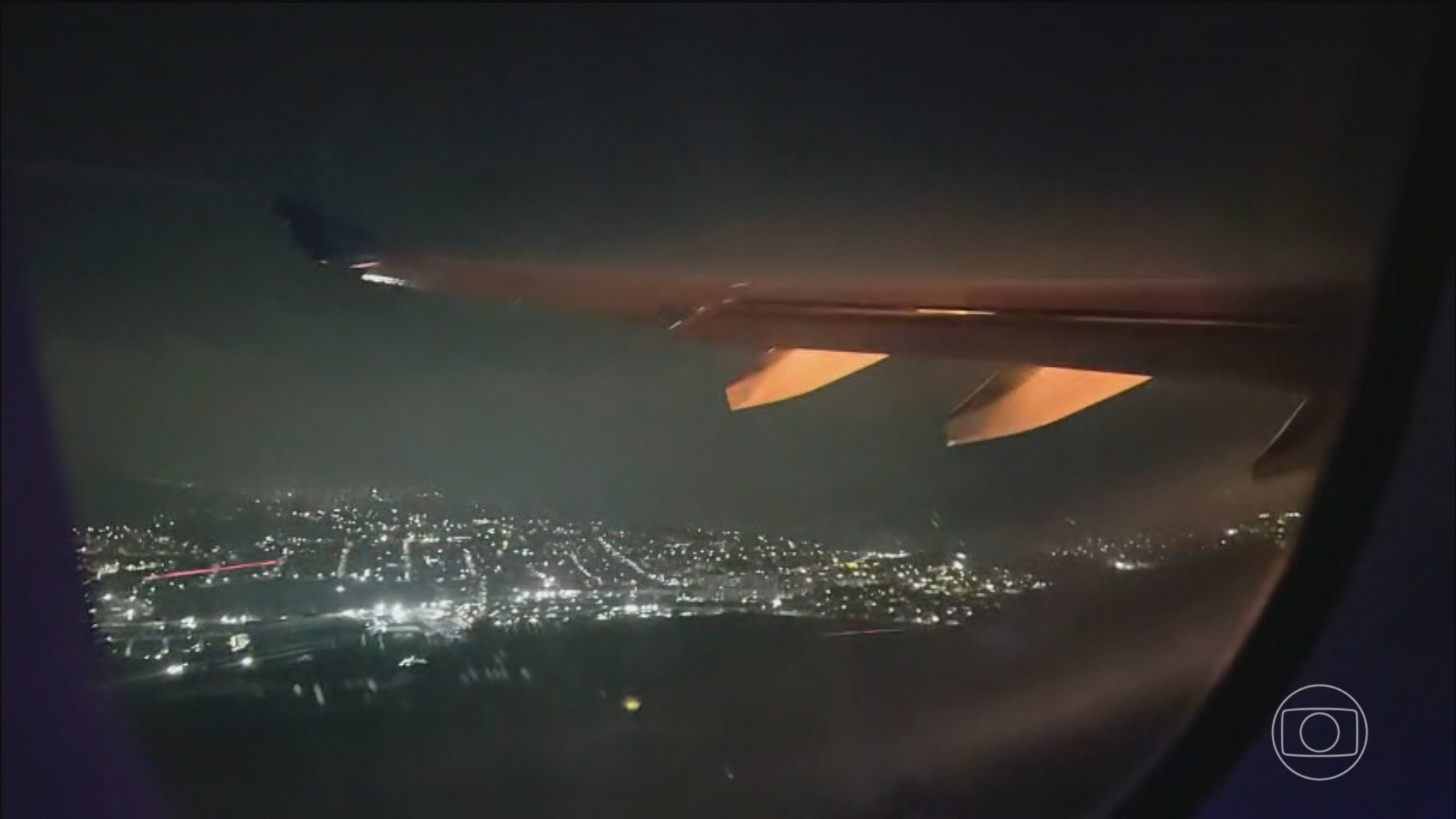 Passageiros exaltam perícia de piloto que teve que fazer pouso de emergência logo depois da decolagem em São Paulo