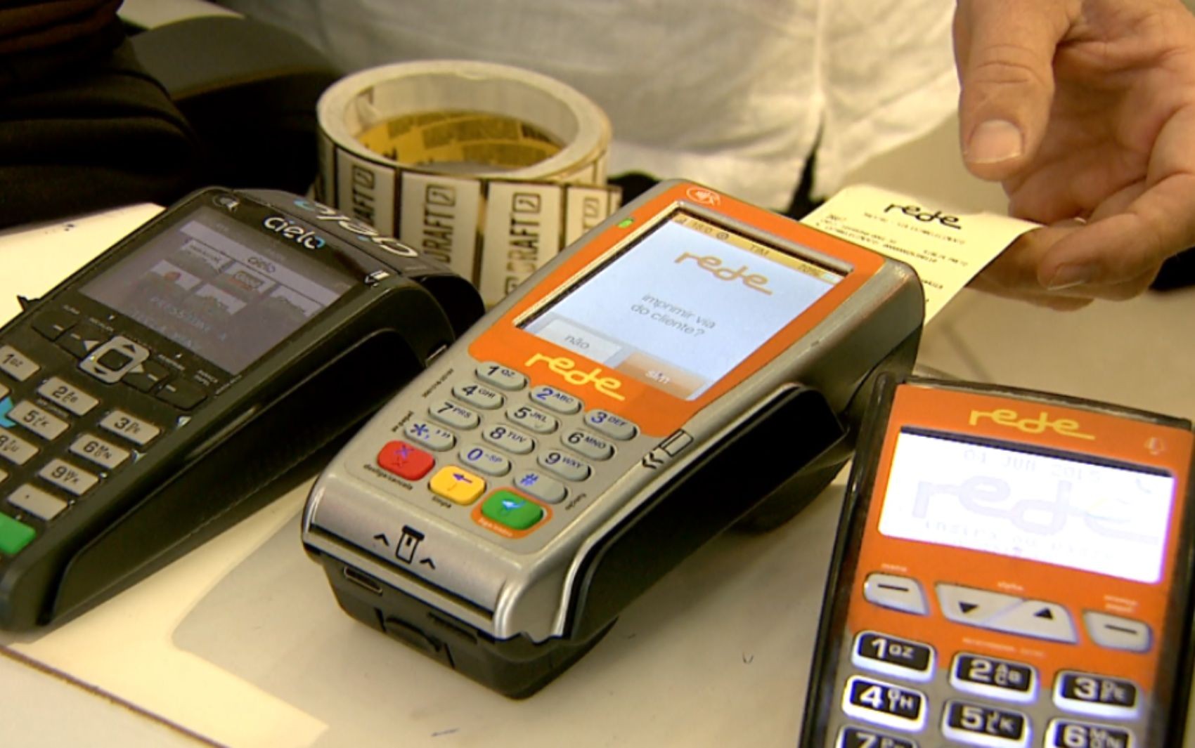 Homem é preso após gastar R$ 8 mil em cartão de crédito furtado de cliente de banco em MG