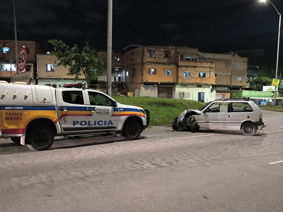 Policial militar leva tiro na cabeça durante perseguição a suspeitos em BH — Foto: Henrique Campos/TV Globo