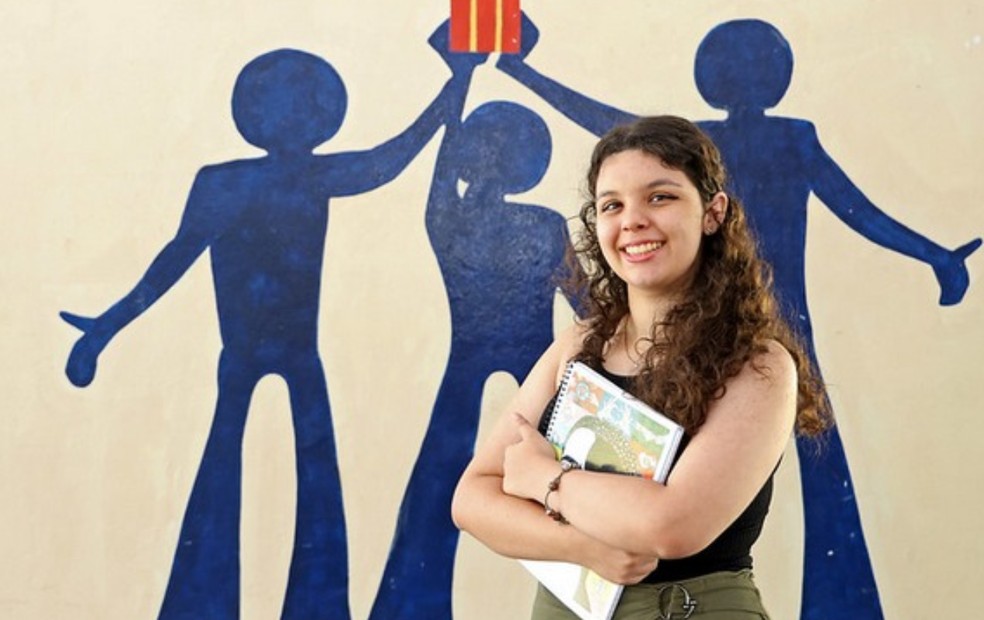3 de 5
Alessandra Rosseto foi aprovada em letras na USP — Foto: Escola Estadual 'Ana Franco Rocha'/Divulgação