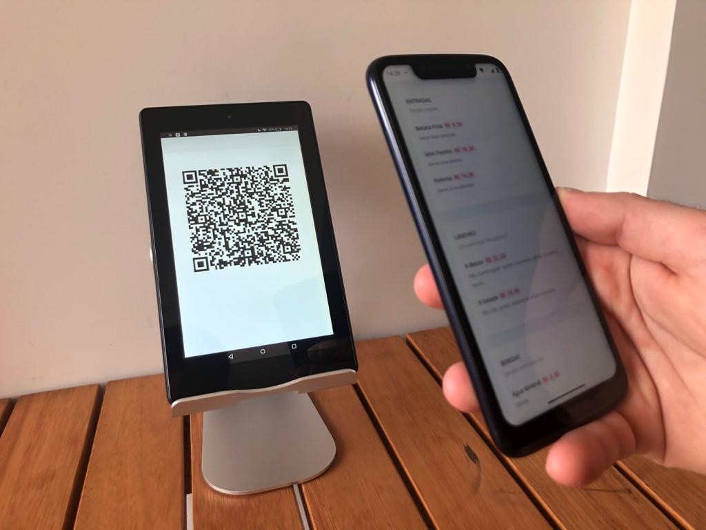 Projeto que obriga cardápio impresso ou tablet em locais com QR Code é aprovado em BH