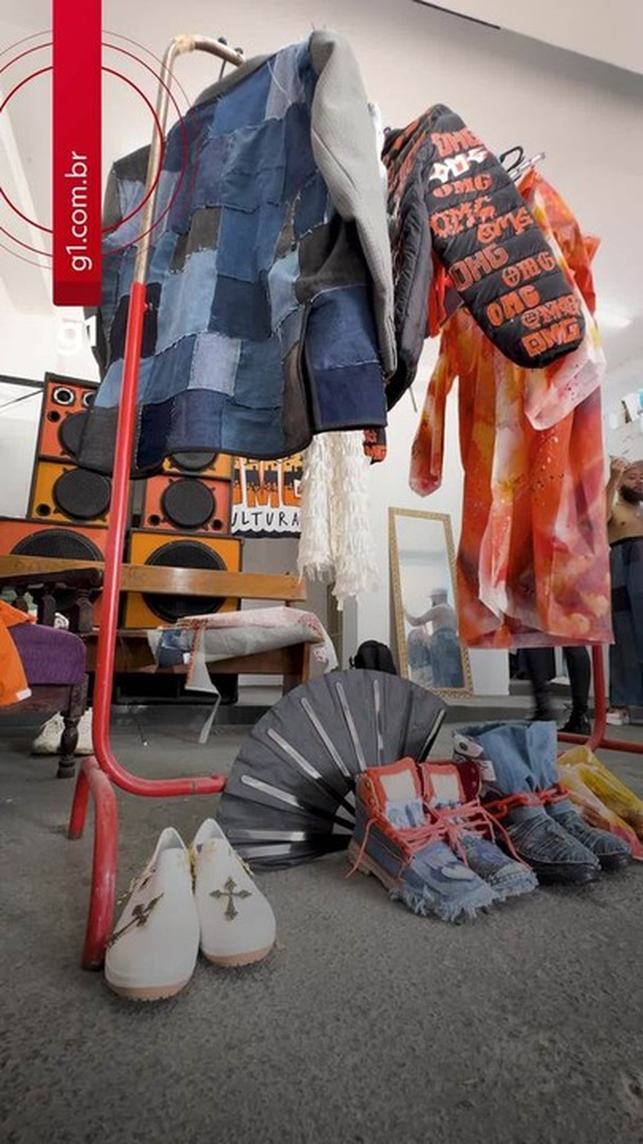Jovens transformam roupas descartadas em moda sustentável e identidade na periferia de Campinas