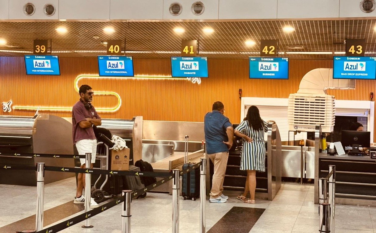 Moradores de Fernando de Noronha denunciam que foram retirados de voos da Azul para dar lugar a turistas