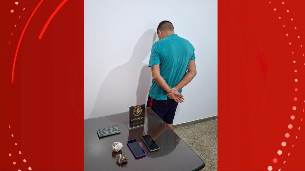 Suspeito é preso em casa usada para venda de drogas em Santana 
