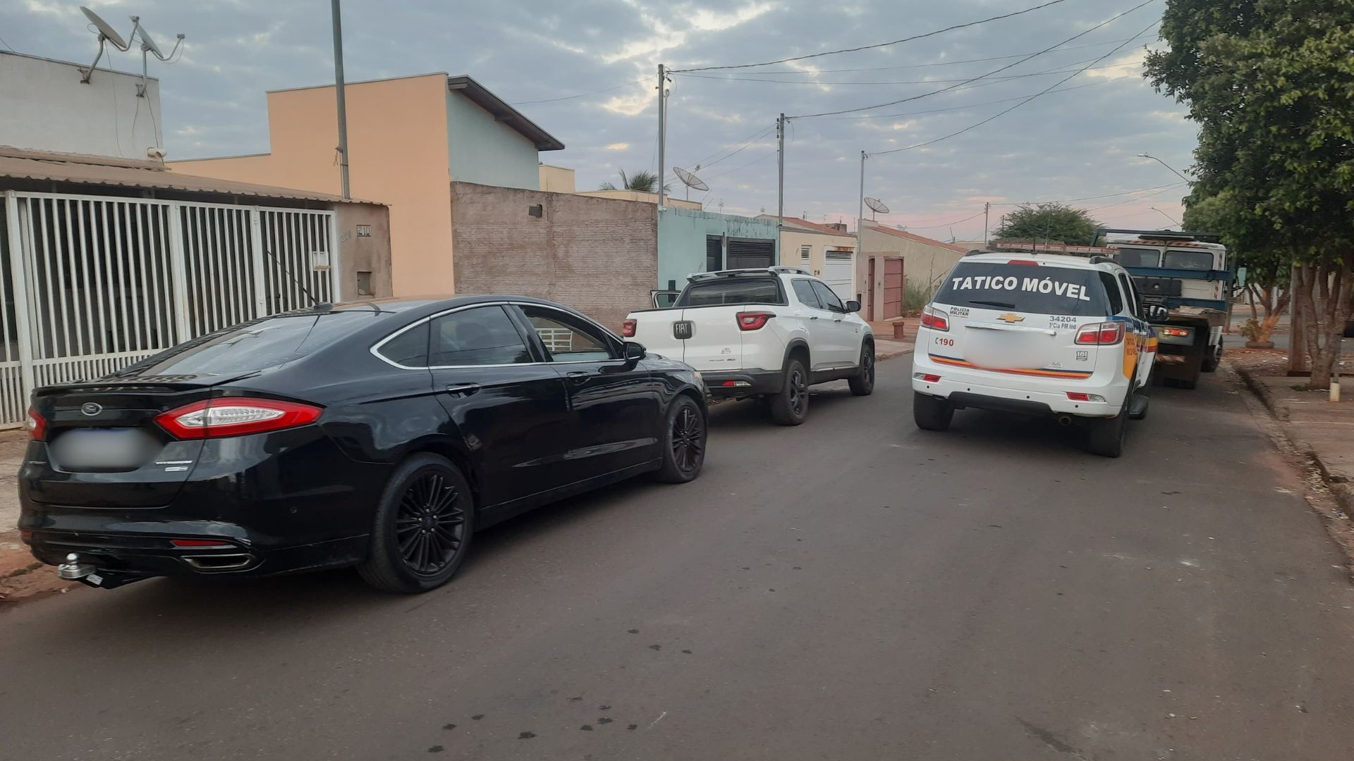 Operação Dissolução fecha laboratório de refino de cocaína e apreende carros de luxo em Iturama 