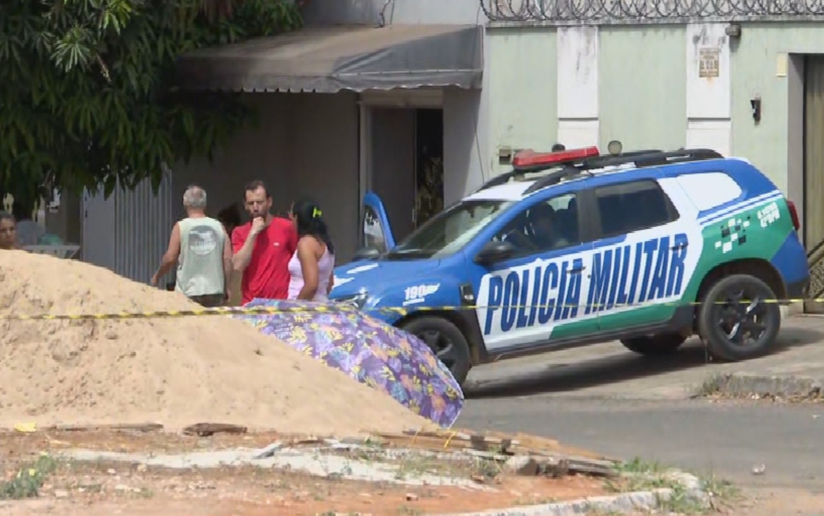 Trabalhador morre após passar mal e cair em fossa em Goiânia
