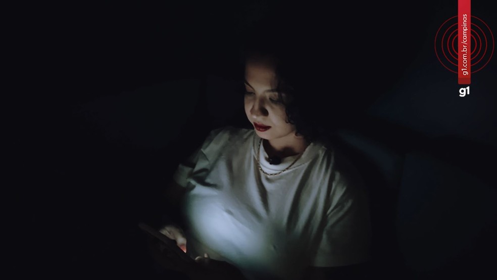 Uso excessivo de telas pode atrasar o adormecer e prejudicar qualidade do sono — Foto: Estevão Mamédio