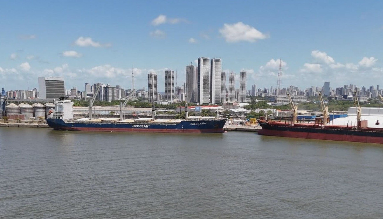 Pescadores denunciam aumento da poluição e prejuízos após obra de dragagem do Porto do Recife; MPF apura impactos ambientais