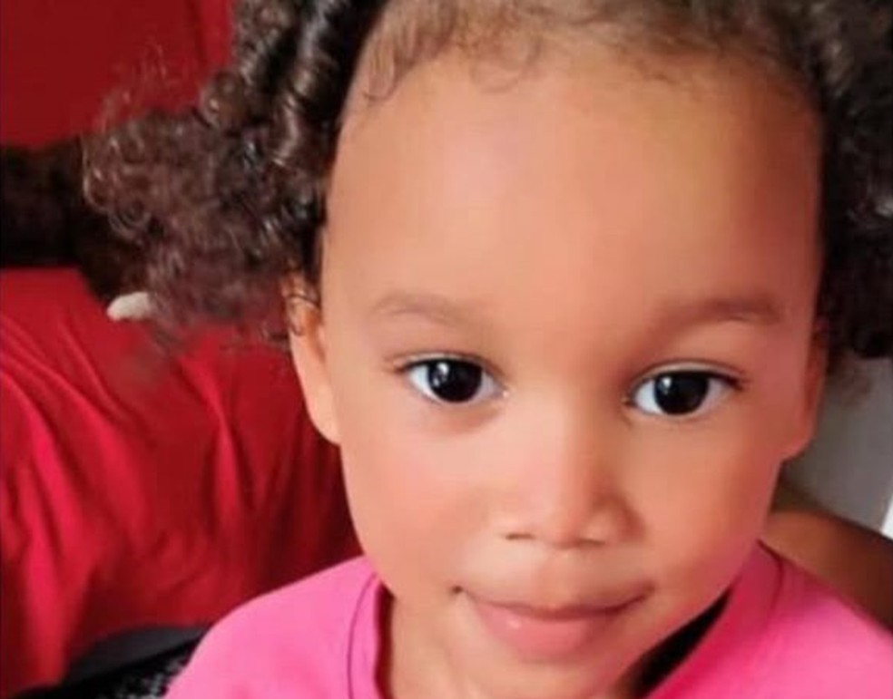 Esther Izabelly, de 4 anos, foi encontrada morta dentro de cacimba em São Lourenço da Mata, no Grande Recife — Foto: Acervo pessoal/Reprodução