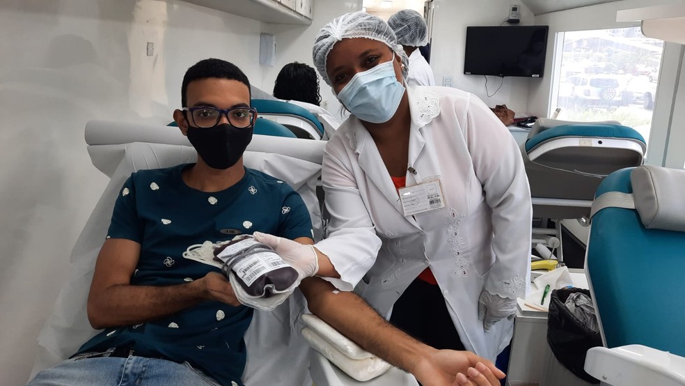 Pessoas com idades entre 16 e 69 anos podem doar sangue &mdash; Foto: Hemoba
