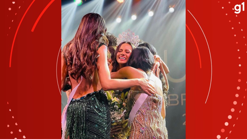 Maria Eduarda Brechane é abraçada por outras misses após anúncio — Foto: Divulgação/Miss Universo Brasil