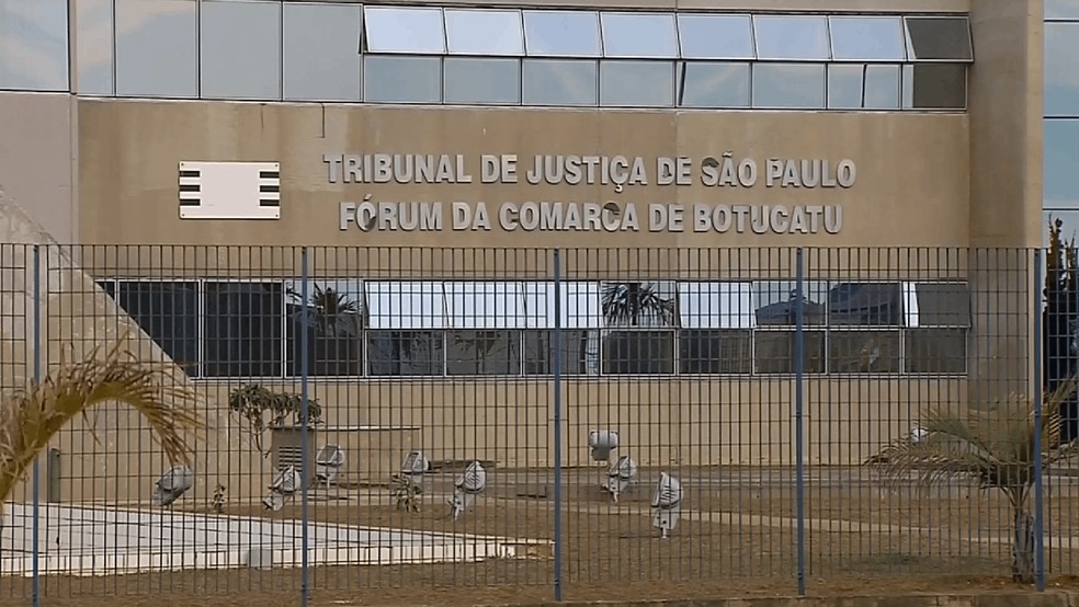 2 de 3
TJ-SP Fórum da Comarca de Botucatu (SP) — Foto: TV TEM/Reprodução