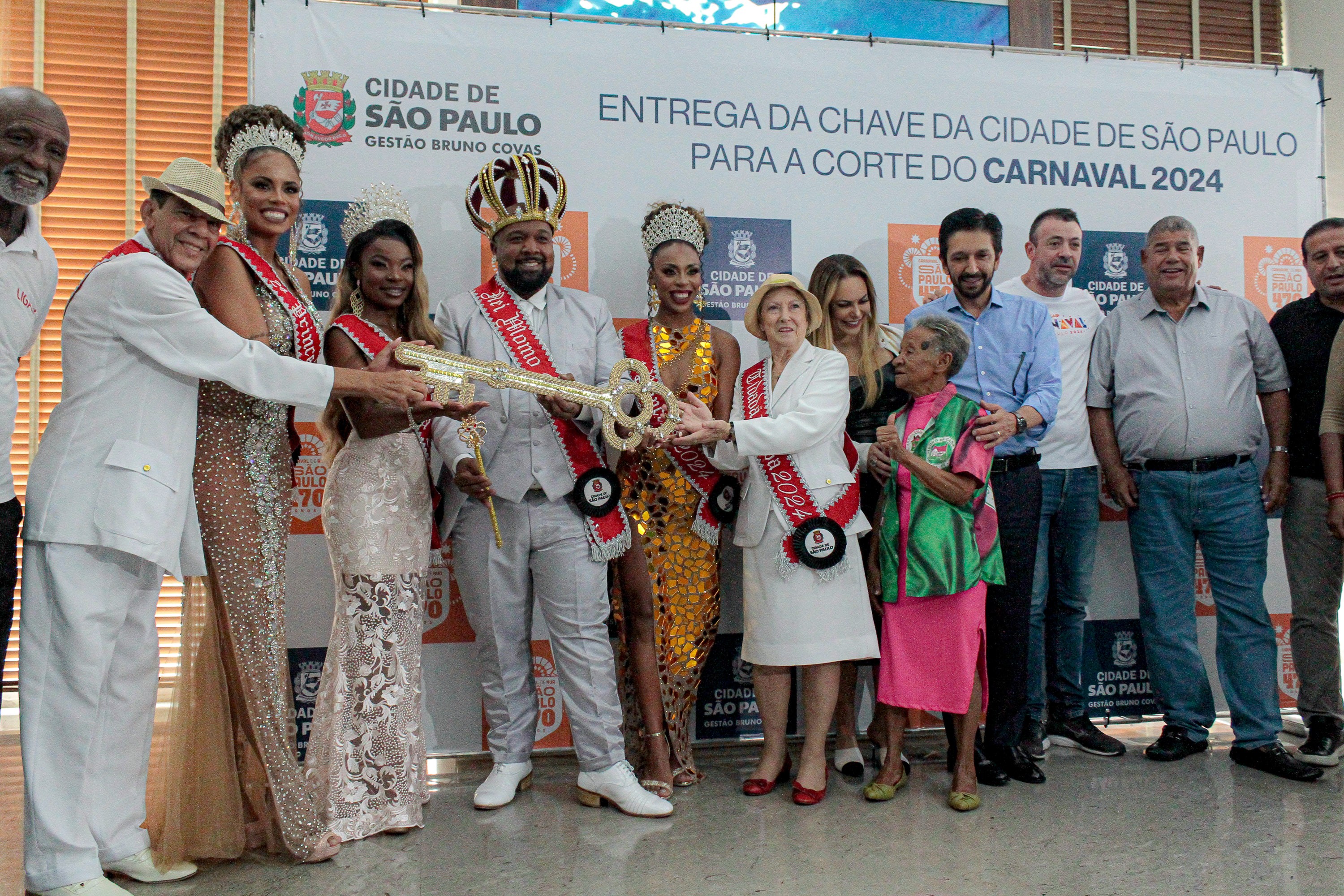 Nunes entrega chaves da cidade para  corte do carnaval e abre oficialmente a folia em SP