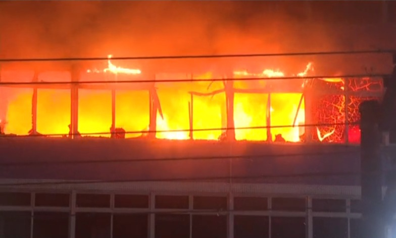 Prédio atingido por incêndio foi cedido pela Petrobras para Universidade Estadual da Bahia 
