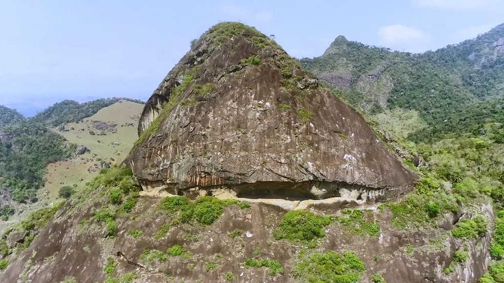 Pedra das Caveiras, no município de Atílio Vivacqua. — Foto: Reprodução/Em Movimento