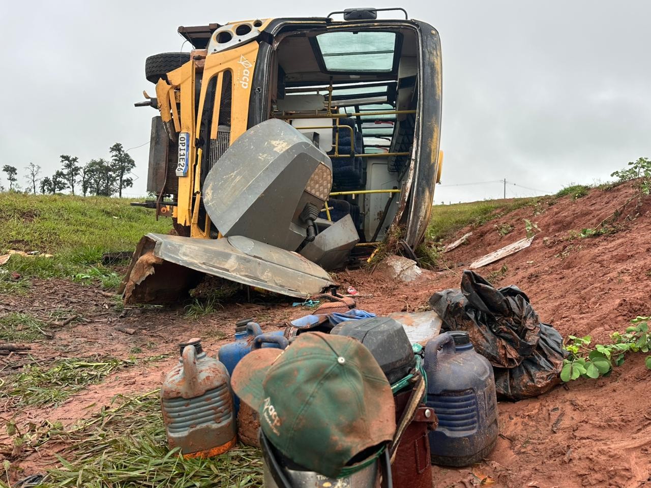 Ônibus que matou trabalhador rural tombou após sair da pista em curva e atingir valeta, diz empresa
