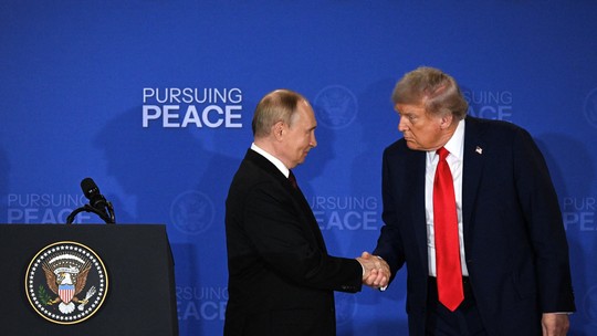 Trump convida líderes europeus para reunião com Zelensky na Casa Branca na segunda-feira - Presidente norte-americano se reuniu com Vladimir Putin, da Rússia, nesta sexta-feira para negociar o fim da guerra na Ucrânia.
