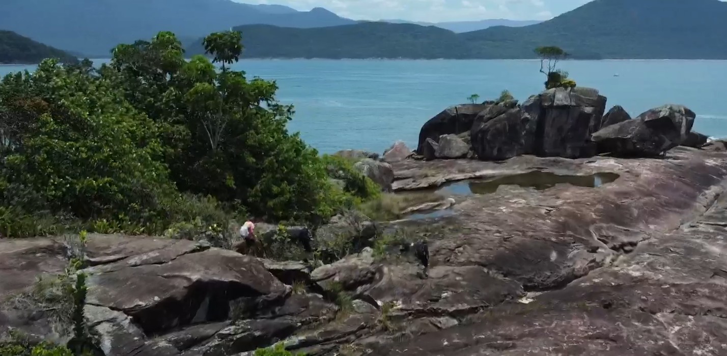 Conheça a Trilha das Sete Praias, uma das paisagens mais belas de Ubatuba, SP