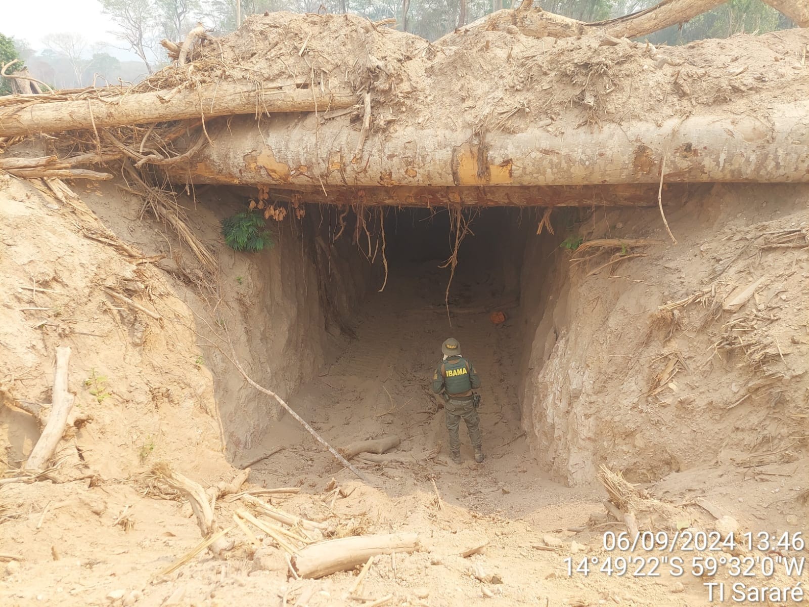 Túnel secreto revela esconderijo para escavadeiras usadas em garimpo de terra indígena em MT; veja imagens