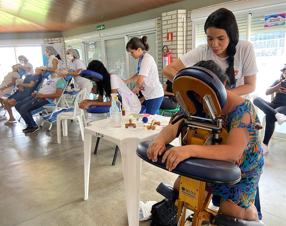 Massagem relaxante é ofertada nas edições do Saúde de Rua em Boa Vista (RR). — Foto: Yara Ramalho/g1 RR/Arquivo