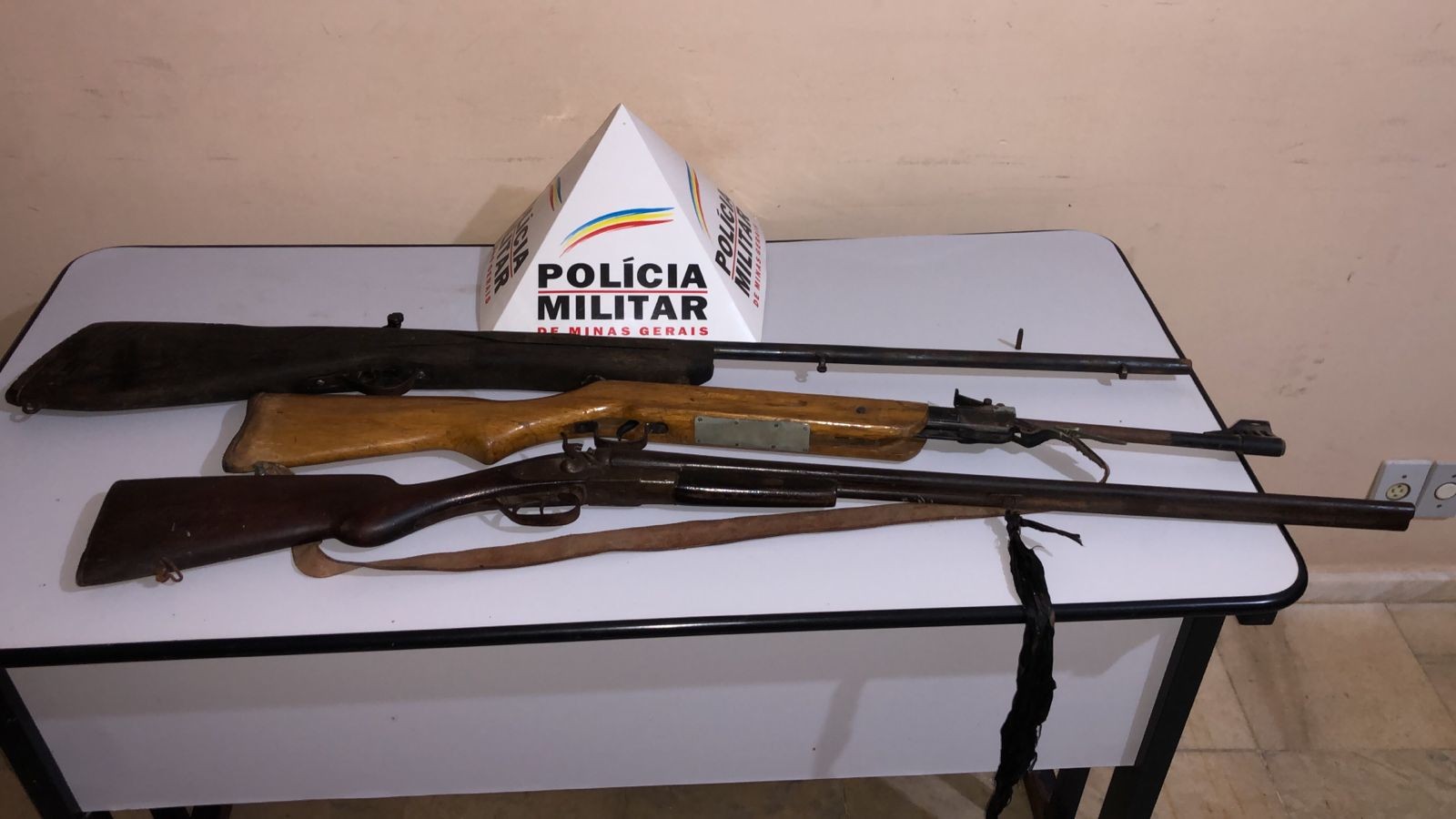 Menores de 15 anos são apreendidos após furto de armas de lava jato, em Corinto