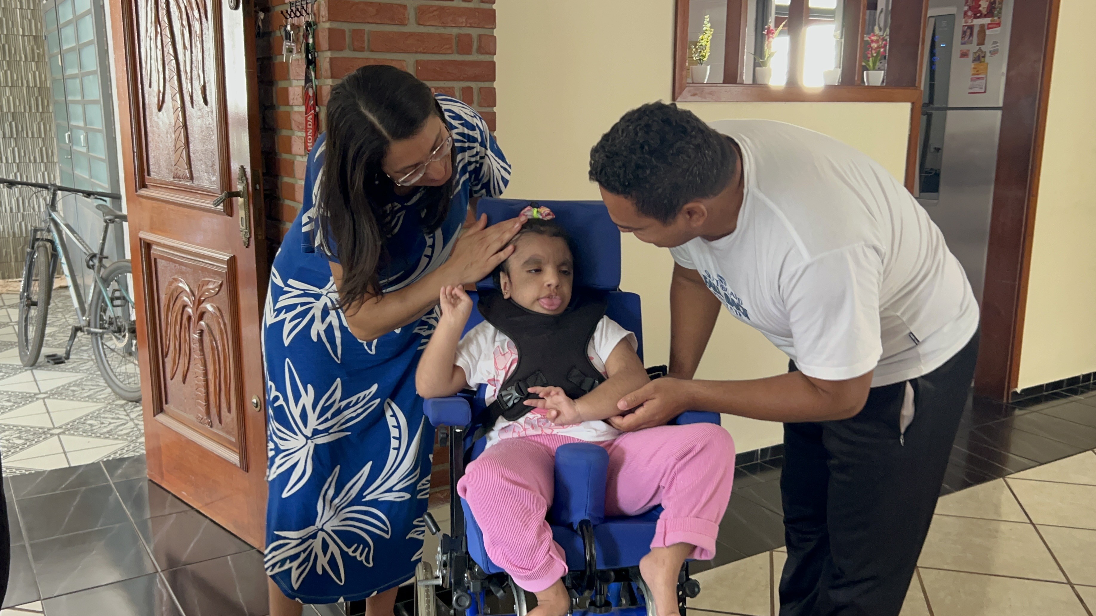 Criança com duas síndromes raras passa por 11 cirurgias em 5 anos e faz tratamento de R$ 6 mil mensais: 'A luta é grande'