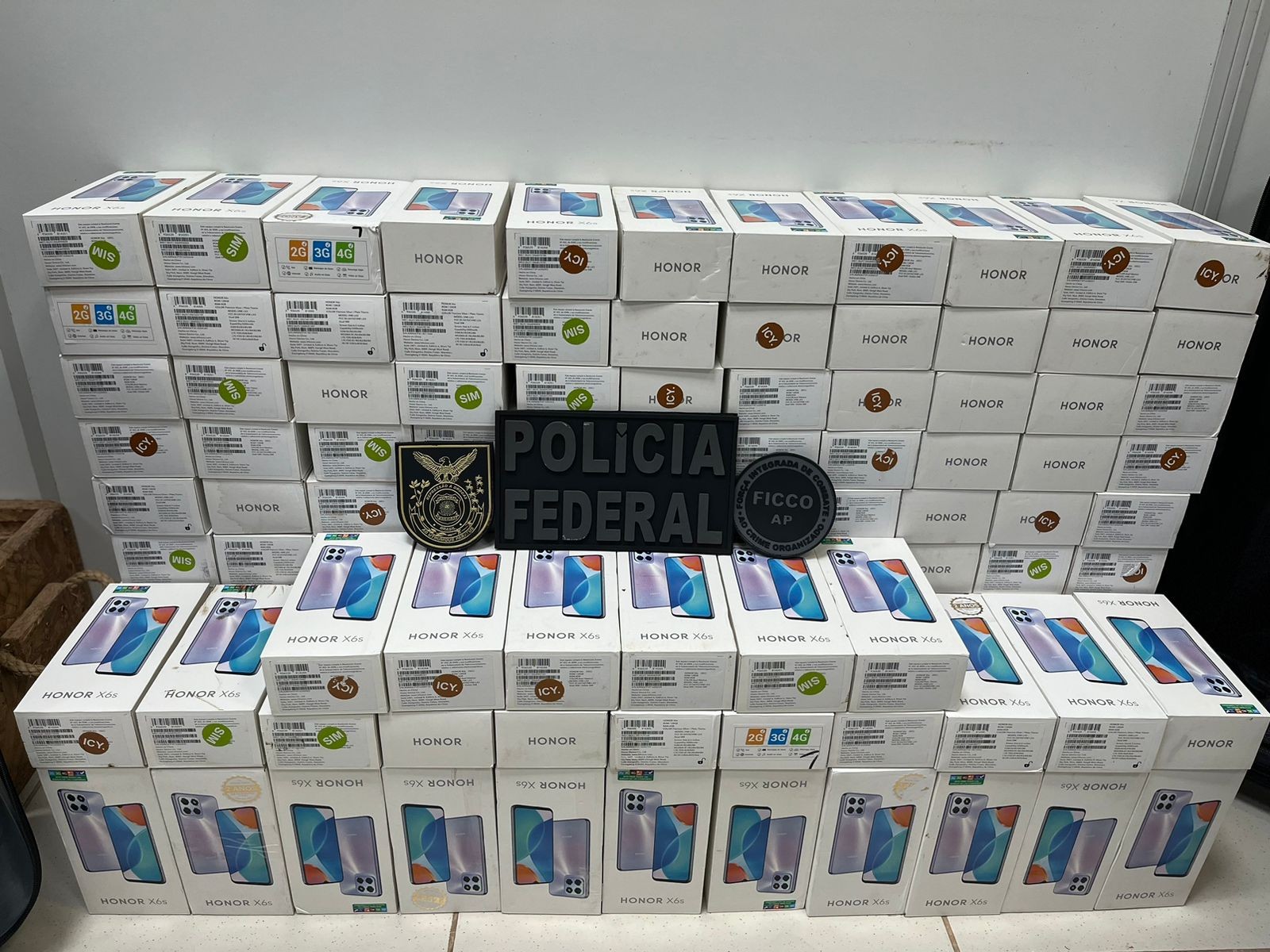 Polícia Federal prende homem com 160 celulares contrabandeados de São Paulo em aeroporto do Amapá