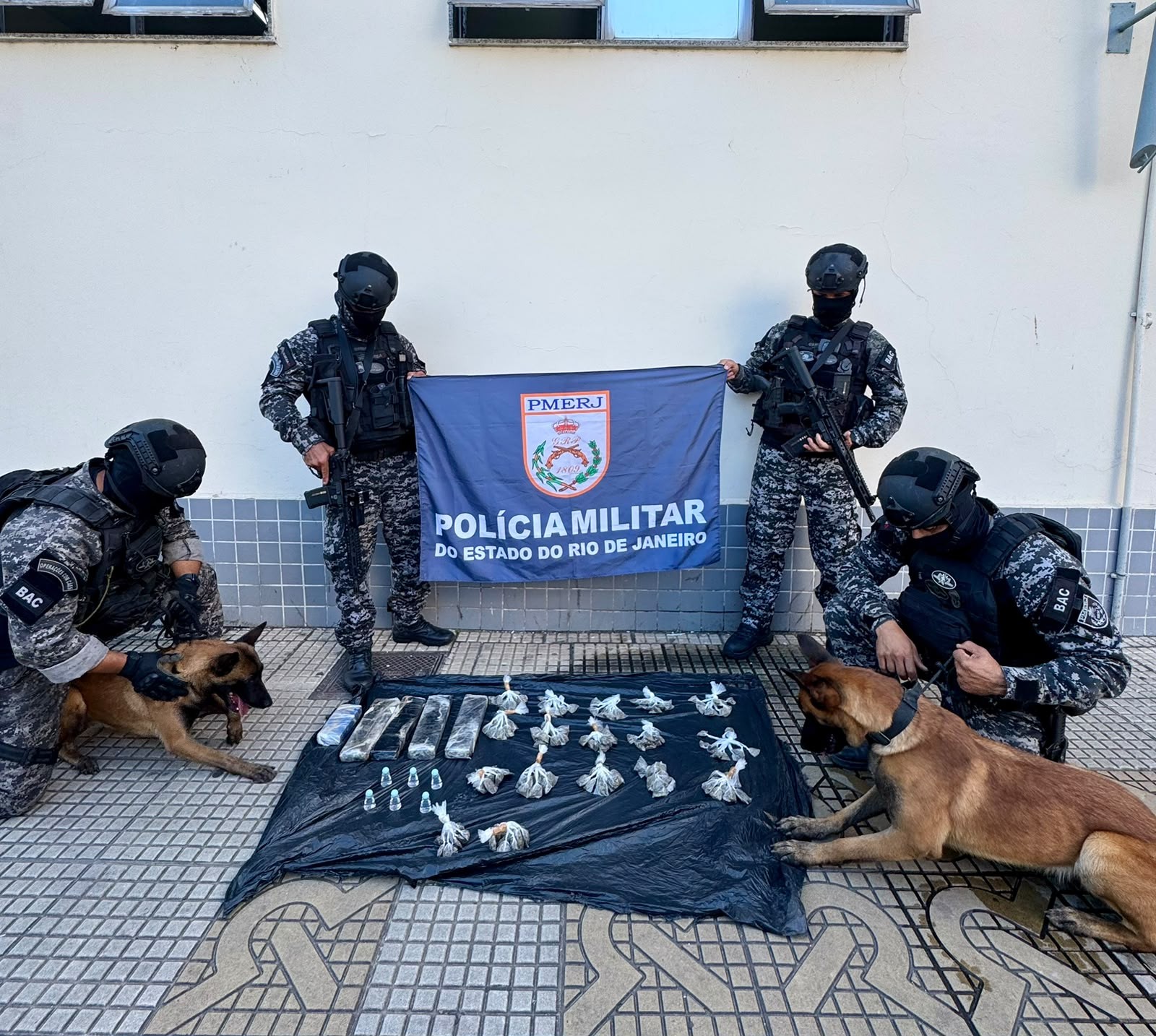 BAC apreende drogas durante ação em Volta Redonda