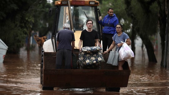 Defesa Civil pede doações de colchões, roupas de cama e cobertores - Foto: (Anselmo Cunha / AFP)