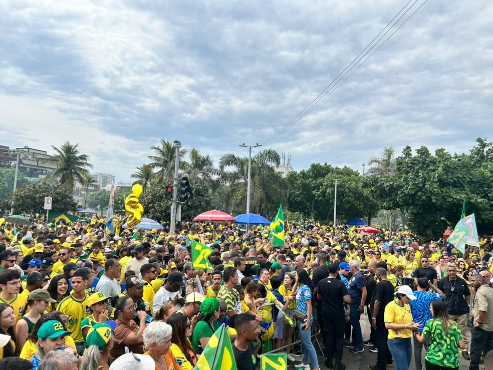 Ato em apoio a Flávio Bolsonaro (PL), na Barra da Tijuca — Foto: Felipe Freire/TV Globo