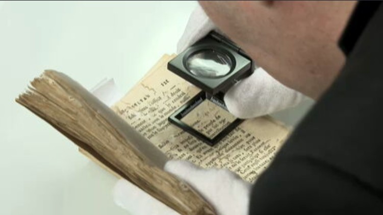 Livro que inspirou Inconfidência Mineira tem anotações confirmadas de Tiradentes