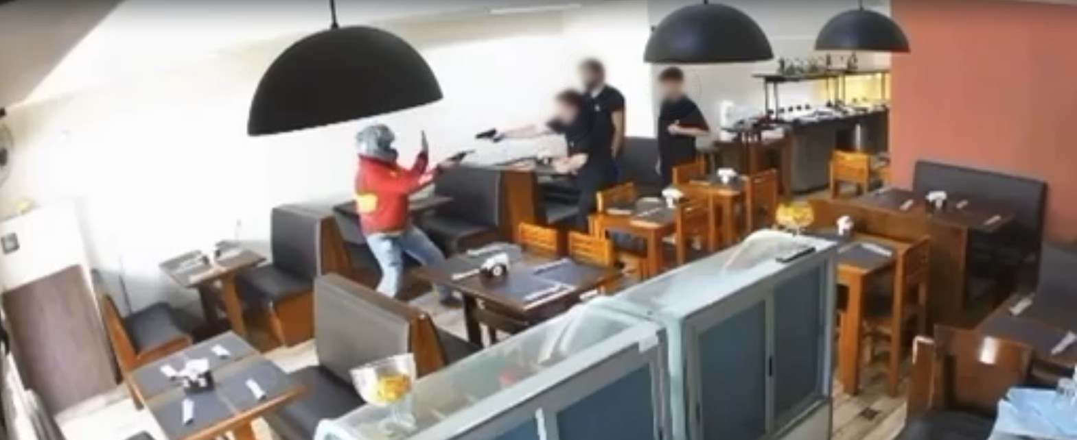 Ladrão que roubou correntinhas e alianças 14 vezes no mesmo dia é baleado em Osasco, na Grande SP