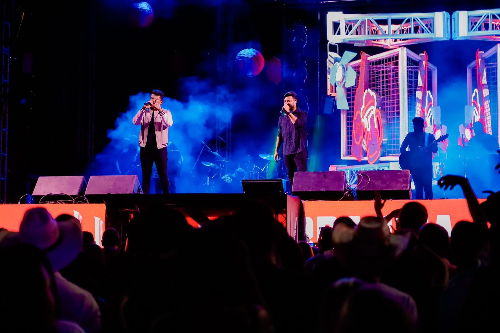 'Luanetes' tomam conta do Limeira Rodeo Music e fã vê show do ídolo ...